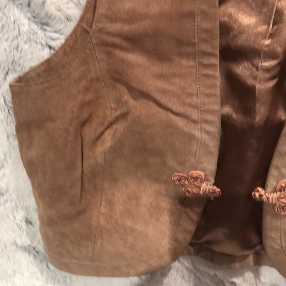 Yokoo beige cropped suede vest in xs - Picture 2 of 9